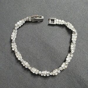 Estate - Silver Tone - Elegant Vintage Braclet - Item 400